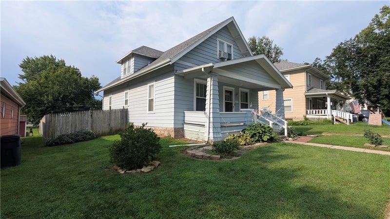 503 Kickapoo St, Hiawatha, KS 66434