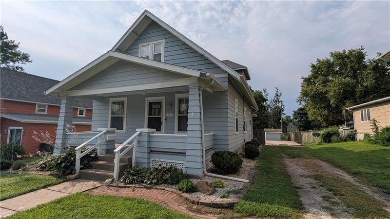 503 Kickapoo St, Hiawatha, KS 66434