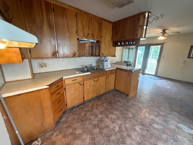 1012 4th St, Coffeyville, KS 67337