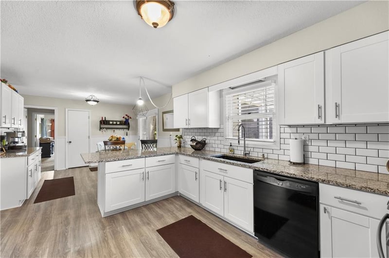 306 8th St, Wellsville, KS 66092