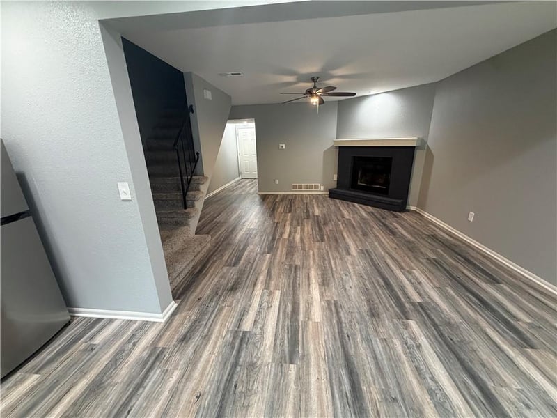 113 Greystone Dr, Lee's Summit, MO 64086