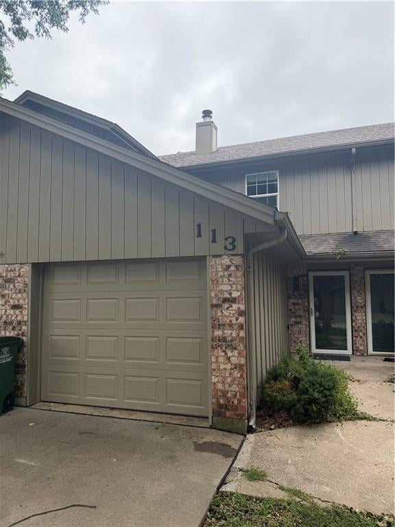 113 Greystone Dr, Lee's Summit, MO 64086