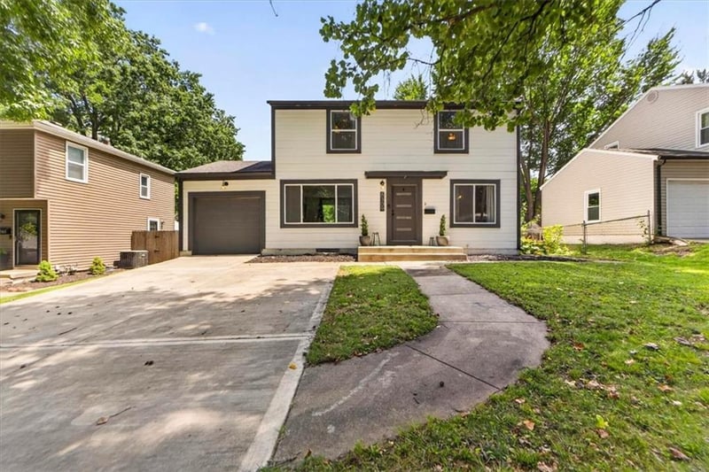8309 Jarboe St, Kansas City, MO 64114