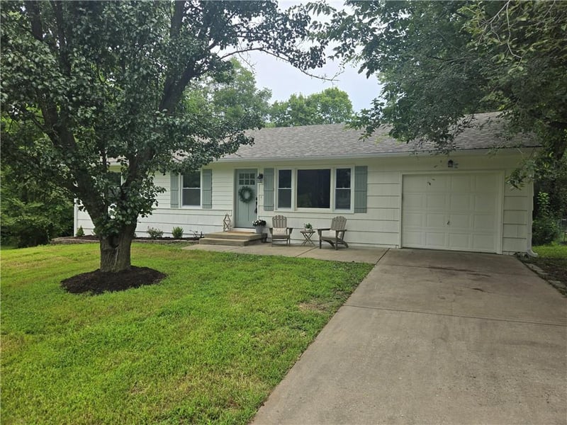 1001 Stafford Dr, Pleasant Hill, MO 64080