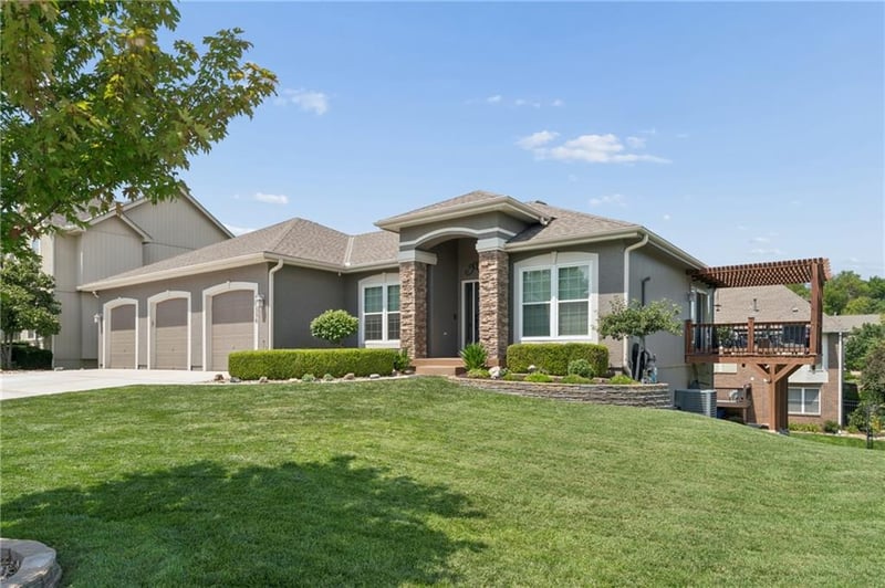 19556 105th Ter, Olathe, KS 66061