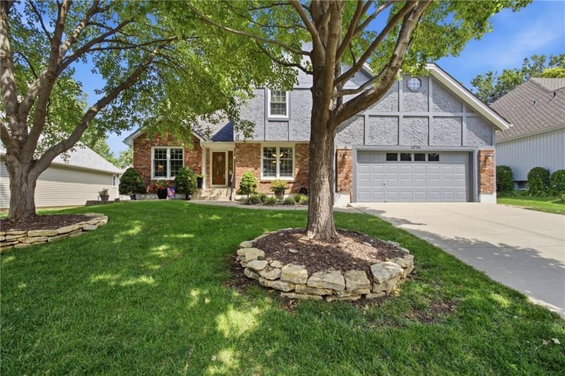 13704 75th Ter, Lenexa, KS 66216