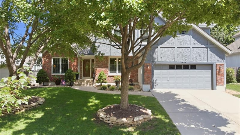 13704 75th Ter, Lenexa, KS 66216
