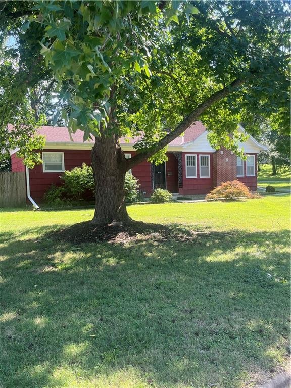 103 12th St, Higginsville, MO 64037