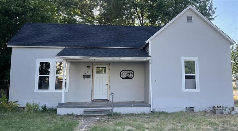 29 Ball St, Webb City, MO 64870