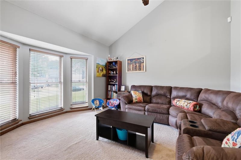 2621 22nd Ter, Leavenworth, KS 66048