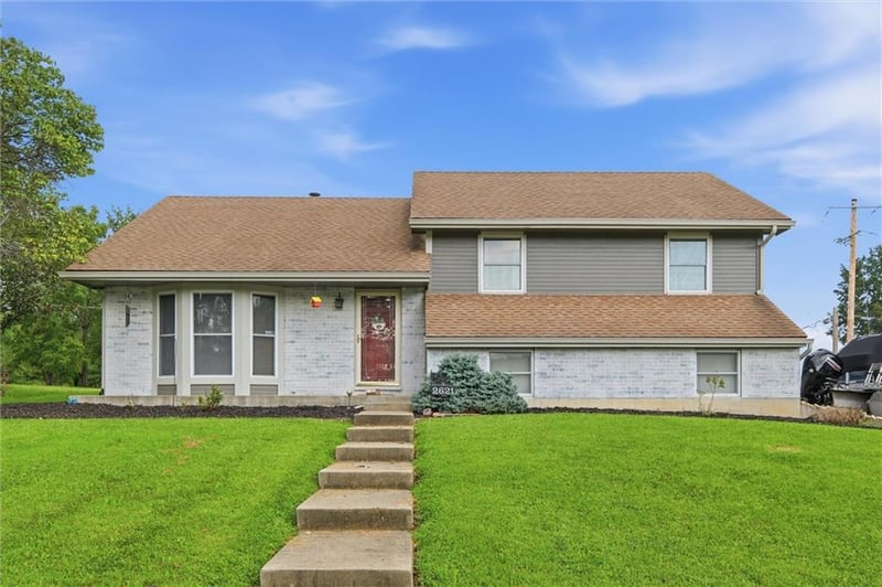2621 22nd Ter, Leavenworth, KS 66048