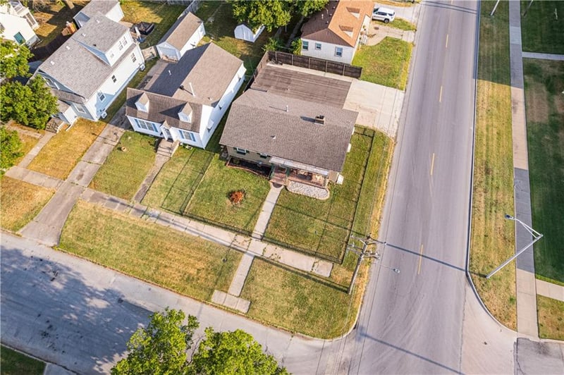 1323 W 3rd St, Coffeyville, KS 67337