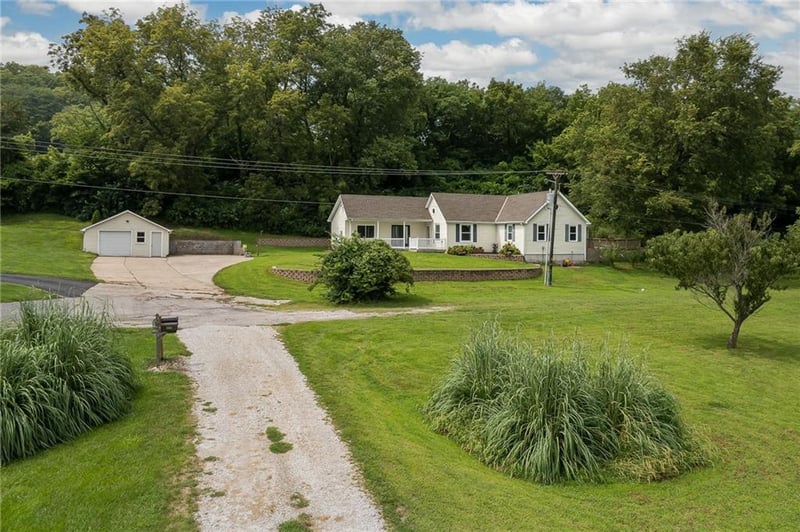 9406 SW State Route Jj N/A, St Joseph, MO 64504
