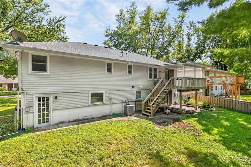 5524 Raintree Dr, Kansas City, MO 64152