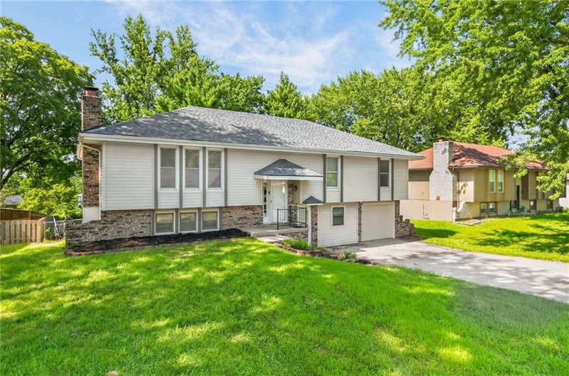 5524 Raintree Dr, Kansas City, MO 64152