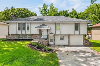 5524 Raintree Dr, Kansas City, MO 64152