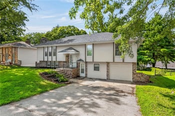 5524 Raintree Dr, Kansas City, MO 64152