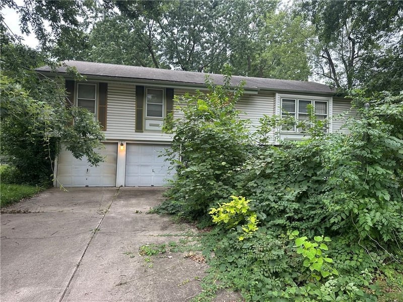 8301 133rd St, Grandview, MO 64030