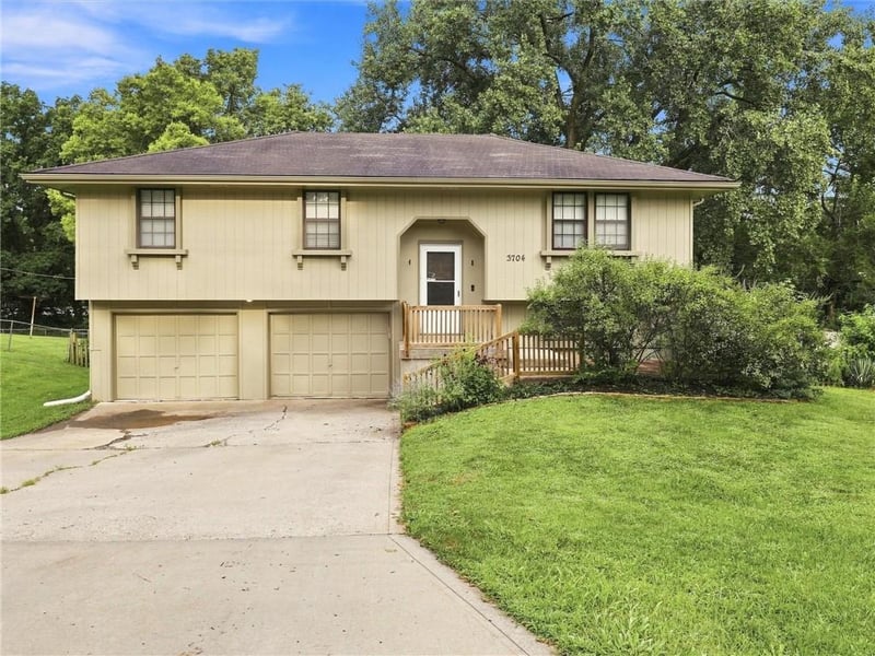 3704 Woodland Ave, Kansas City, MO 64116