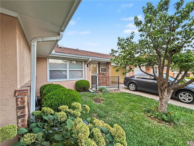6124 Ash Ct, Raytown, MO 64133