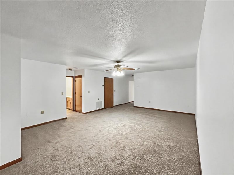 6124 Ash Ct, Raytown, MO 64133