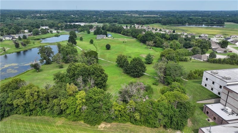 1612 Country Club Dr, Pleasant Hill, MO 64080
