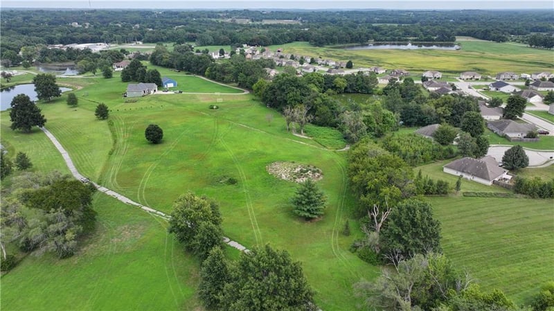 1612 Country Club Dr, Pleasant Hill, MO 64080