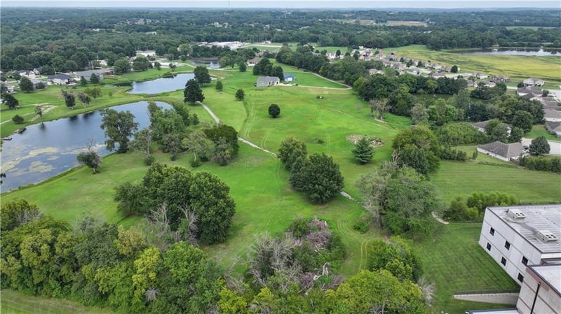 1612 Country Club Dr, Pleasant Hill, MO 64080