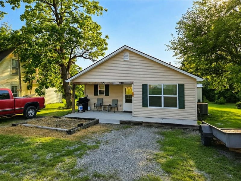 602 Richardson St, Bolckow, MO 64427