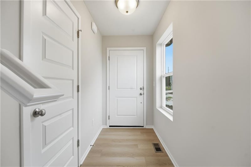 1328 Windbreak Dr, Lee's Summit, MO 64081