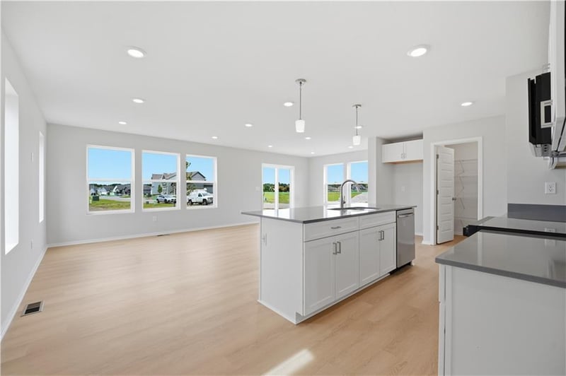 1328 Windbreak Dr, Lee's Summit, MO 64081