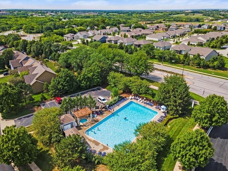 22041 99th Ter, Lenexa, KS 66220