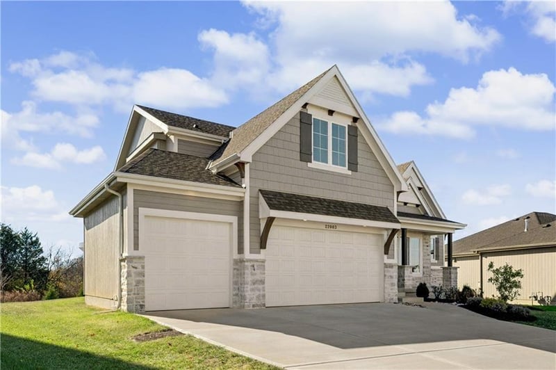 22041 W 99th Ter, Lenexa, KS 66220