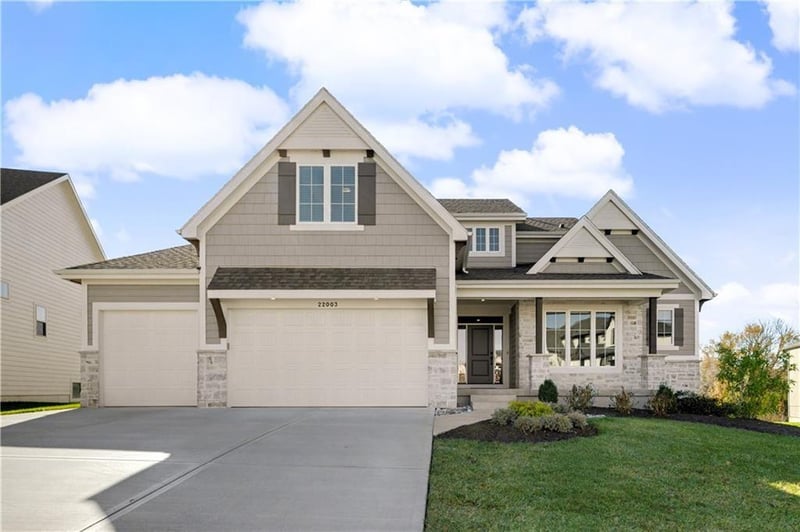 22041 W 99th Ter, Lenexa, KS 66220