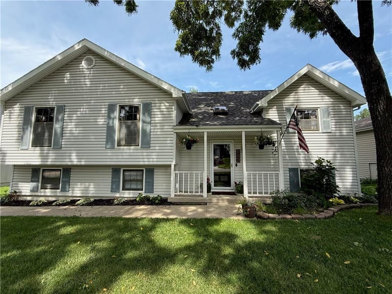 2048 Concord St, Lee's Summit, MO 64086