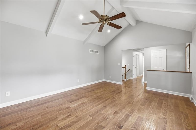 318 NE Colonial Ct, Lee's Summit, MO 64064