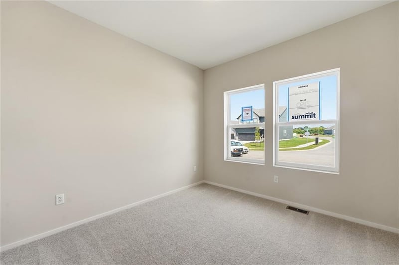 1217 Windbreak St, Lee's Summit, MO 64081