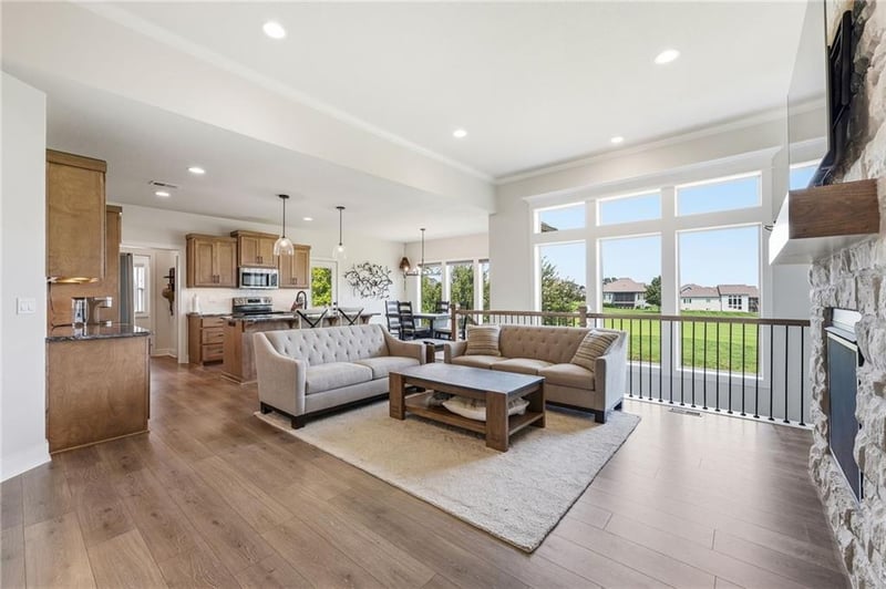 914 Churchill Cir, Raymore, MO 64083