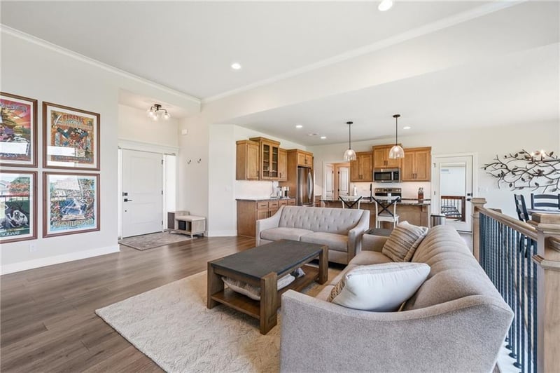 914 Churchill Cir, Raymore, MO 64083