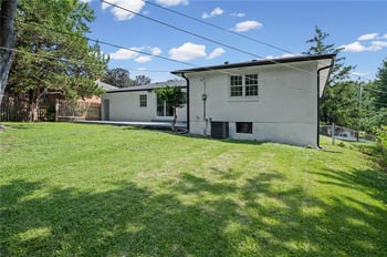 518 90th Ter, Kansas City, MO 64131