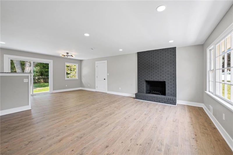 518 90th Ter, Kansas City, MO 64131