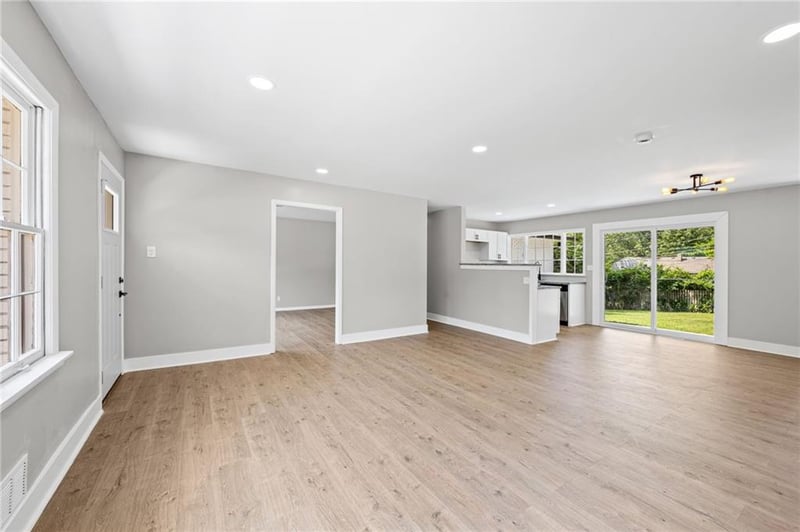 518 90th Ter, Kansas City, MO 64131