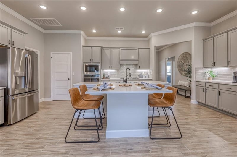 9283 Pickering St, Lenexa, KS 66227