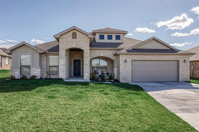 9283 Pickering St, Lenexa, KS 66227