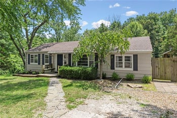 215 96th St, Kansas City, MO 64114
