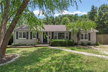215 96th St, Kansas City, MO 64114