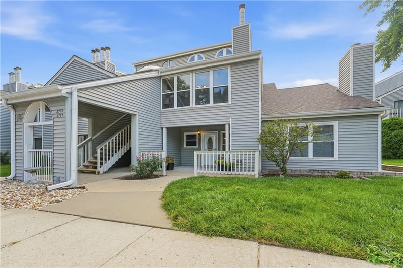8751 W 106th Ter, Overland Park, KS 66212