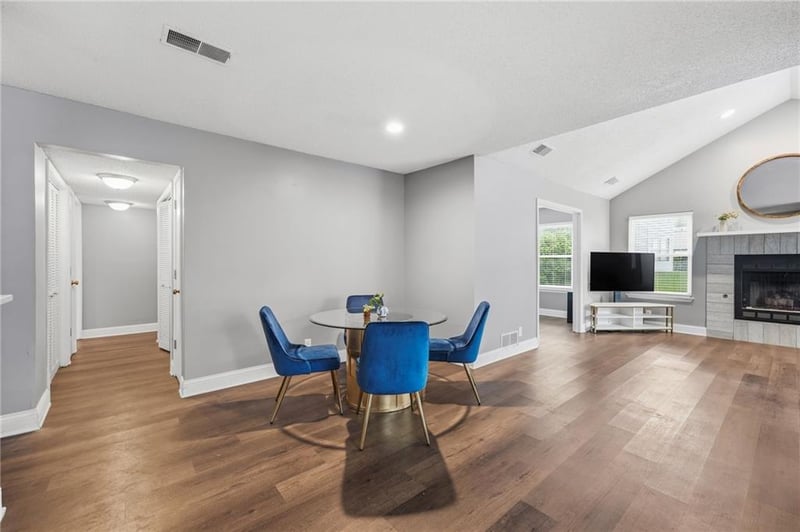 8751 W 106th Ter, Overland Park, KS 66212