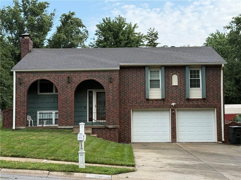 2901 Castle Dr, Blue Springs, MO 64015
