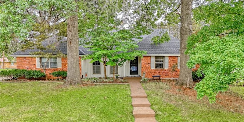 712 NW 10 St, Blue Springs, MO 64015